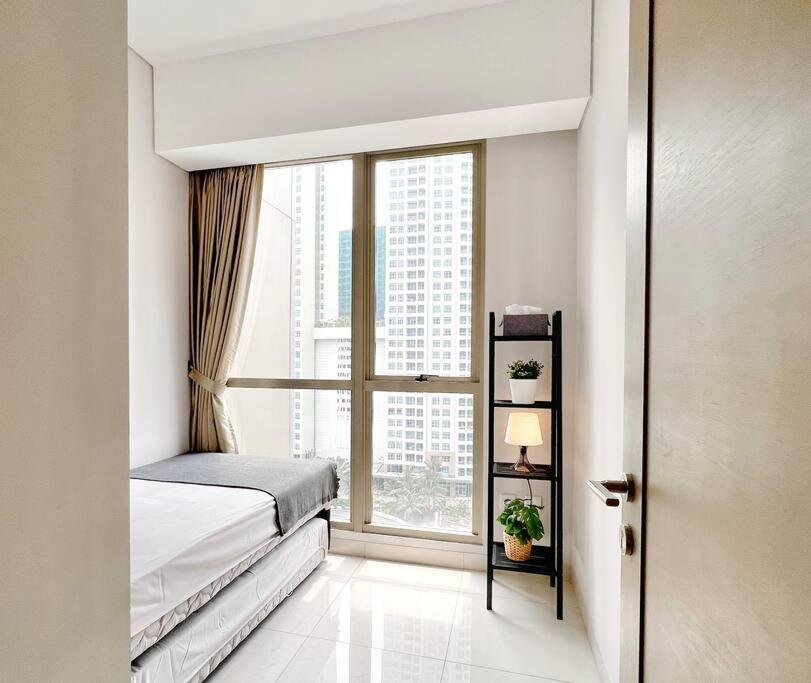 Apartemen Cozy 3br At Taman Anggrek *